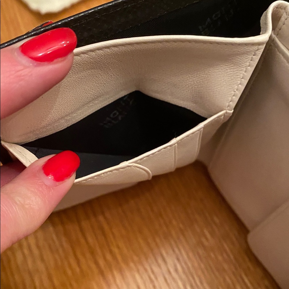 Mont Blanc Black wallet. - Picture 8 of 9